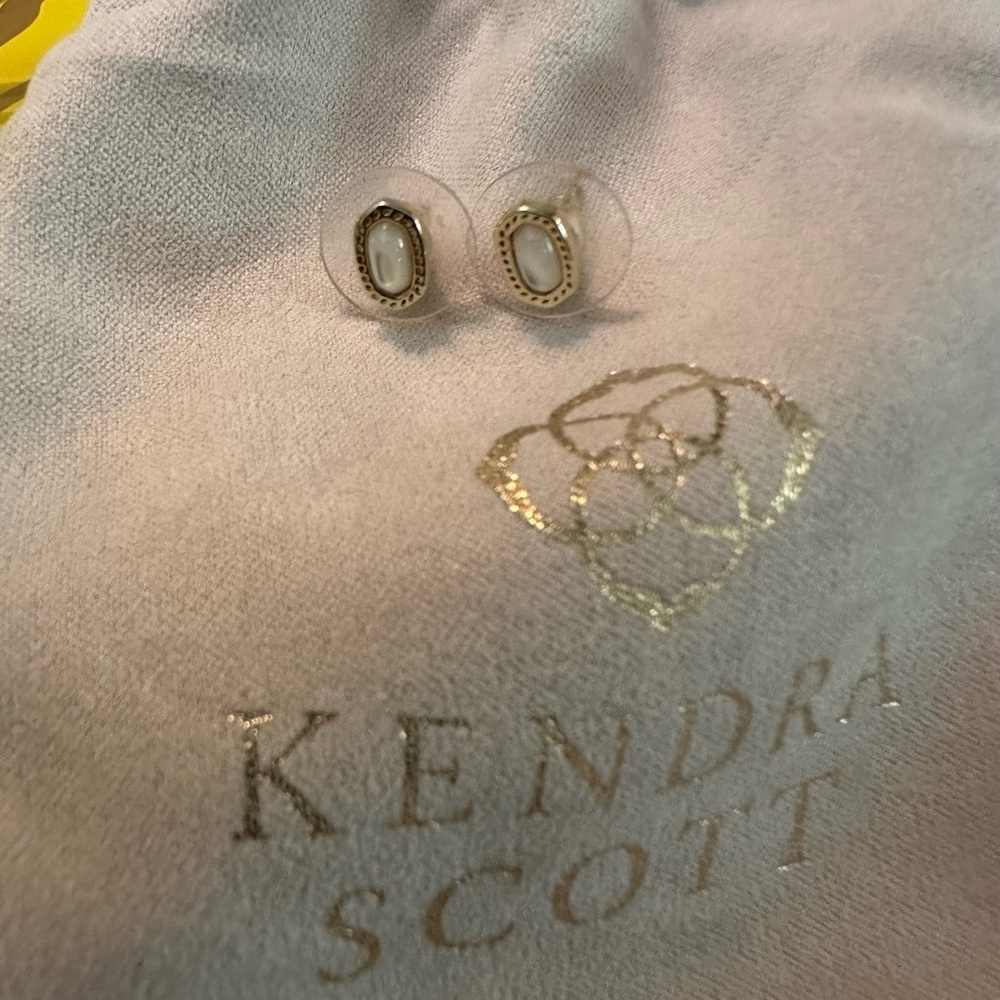 Kendra Scott Mini Ellie Gold Stud Earrings in Ivory Mother-of-Pearl - Picture 2 of 4